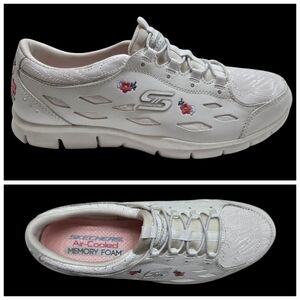 SKECHERS Gratis Divine Bloom Flower Slip On Sneakers Size 8.5 White NEW
